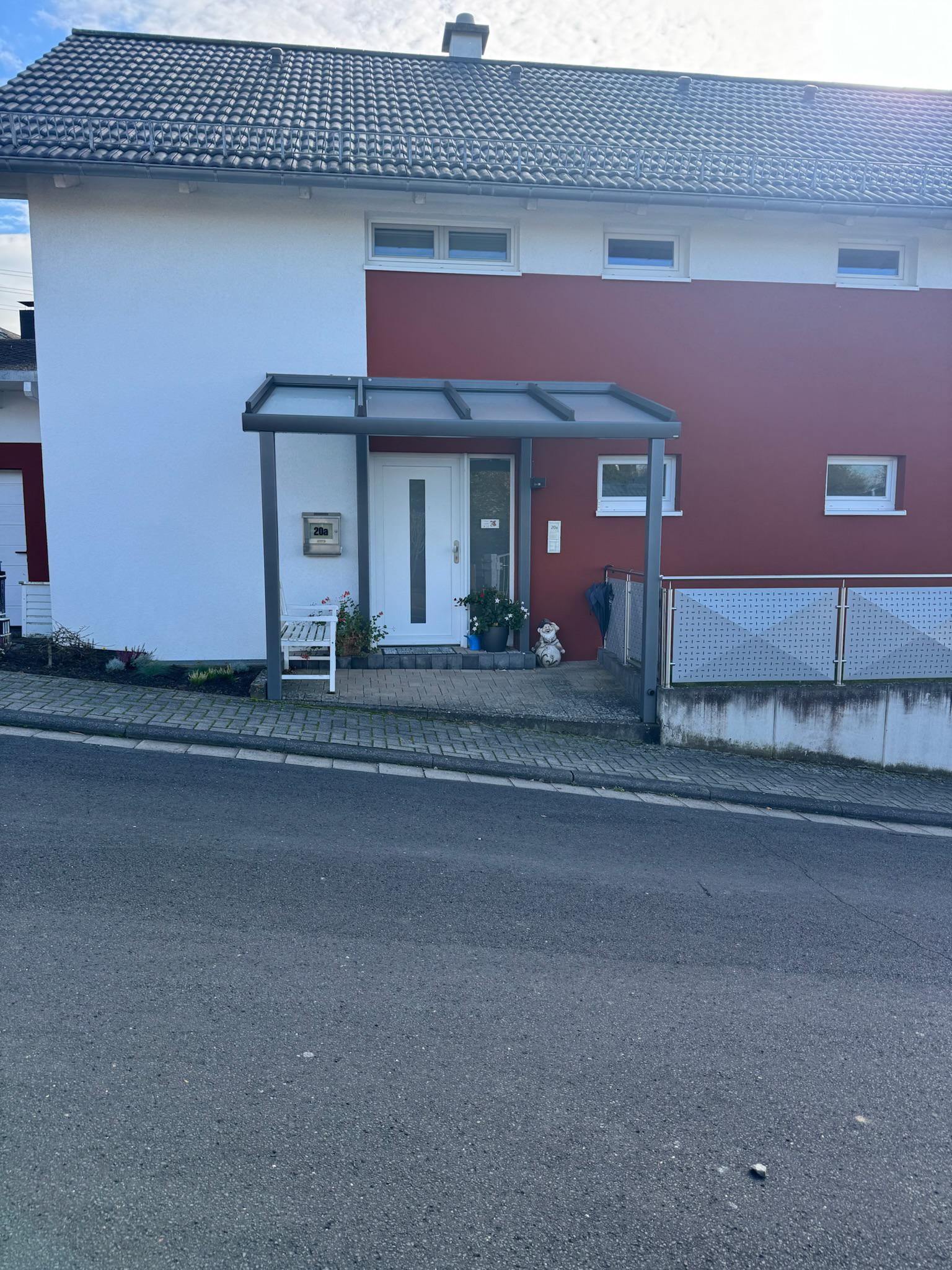 Neues Vordach am Hauseingang, Mühldorf am Inn